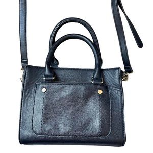 black structured crossbody handbag!